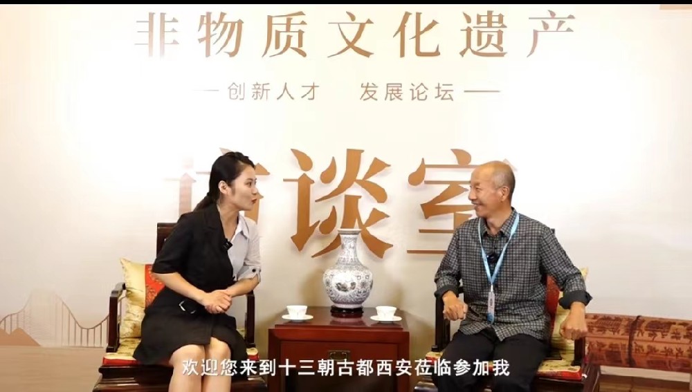 著名书法家万卓--受邀参加非遗创新人才发展论坛