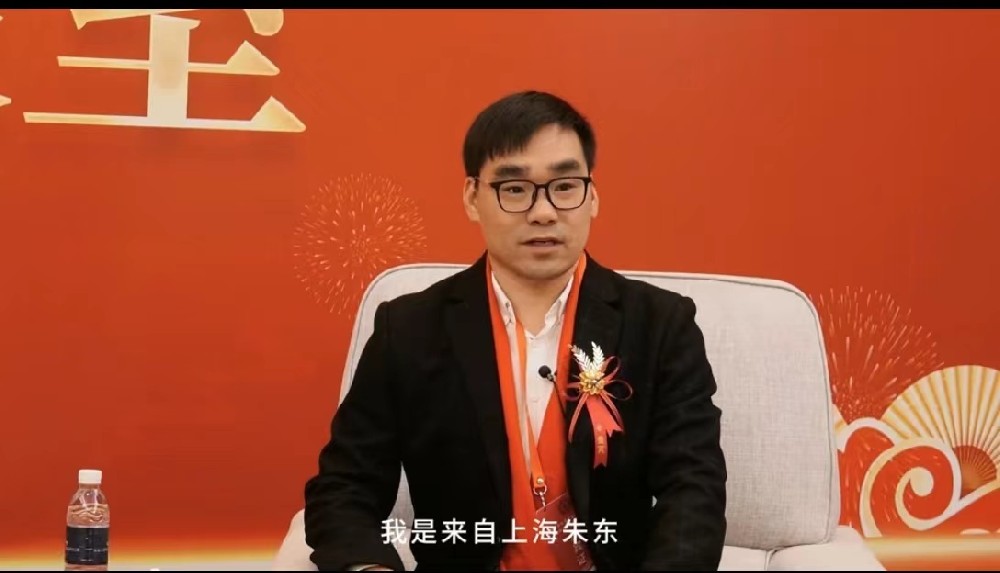 著名摄影家朱东受邀出席非遗保护发年会暨非遗春节联欢晚会