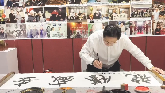 优秀艺术家吴建荣受邀出席非遗保护发展年会暨非遗春节联欢晚会