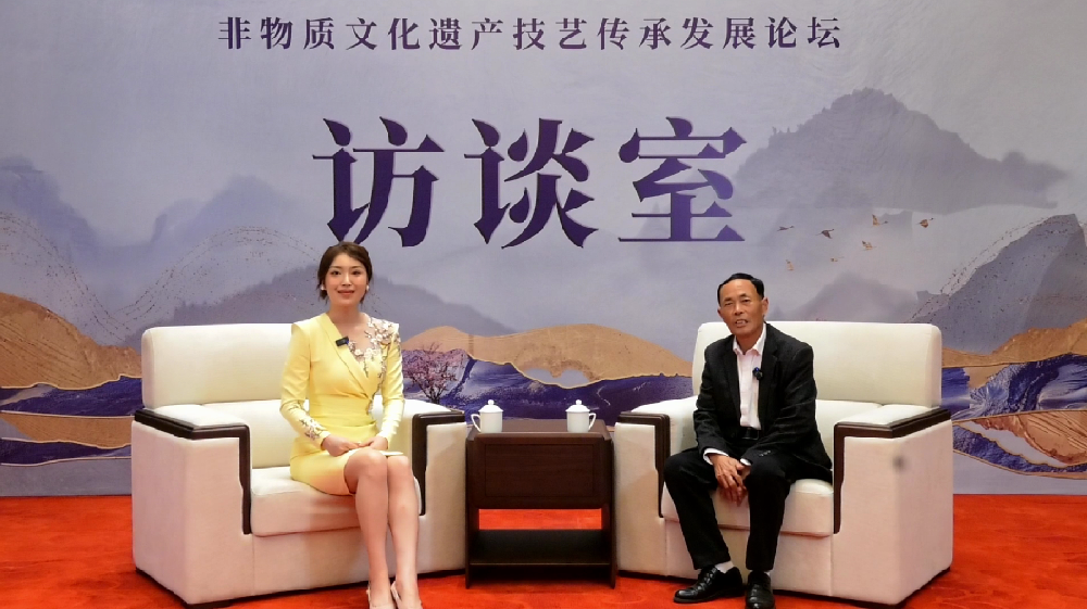 著名书法艺术家万福泉--受邀出席非遗技艺传承发展论坛